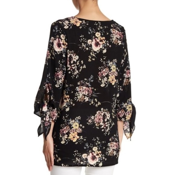 Gibson Tie Sleeve V-Neck Tunic - Picture 4 of 7